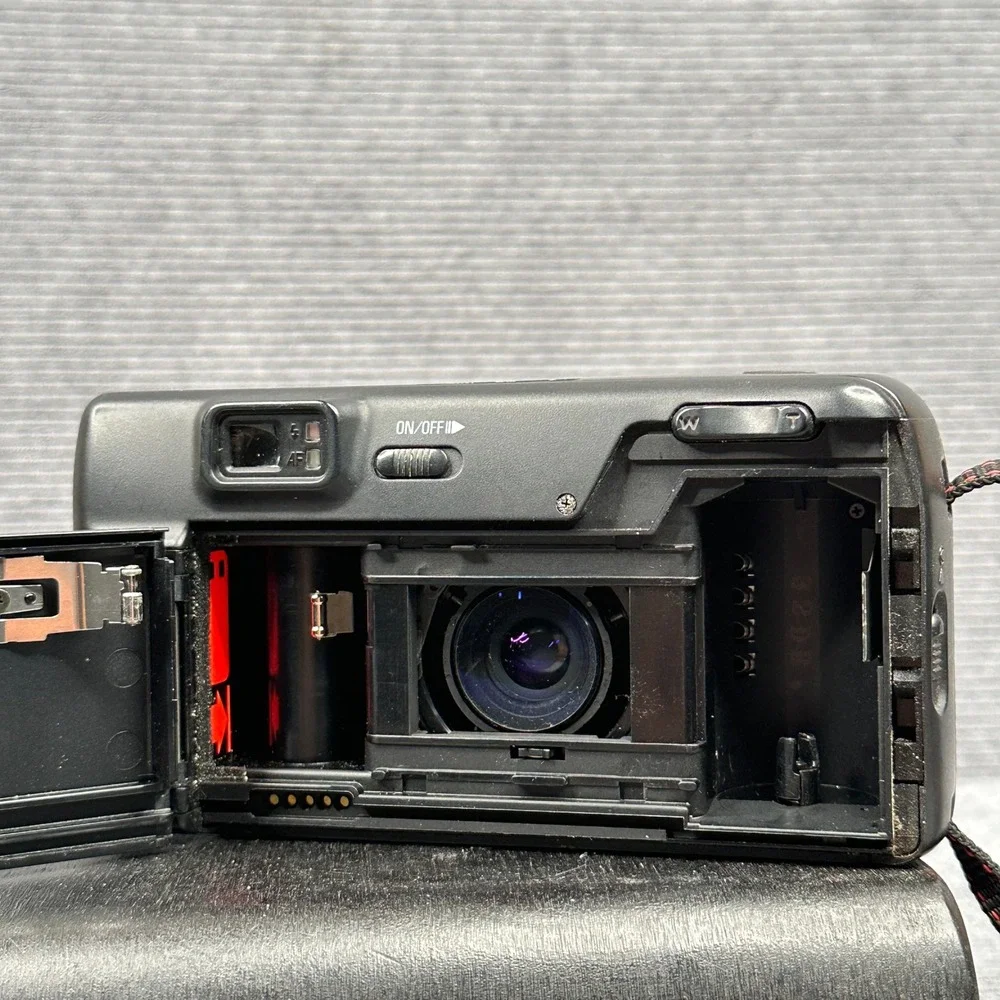 Nikon Zoom Touch 400 35mm Film Camera 35-70mm Macro Lens with Case Black Vintage